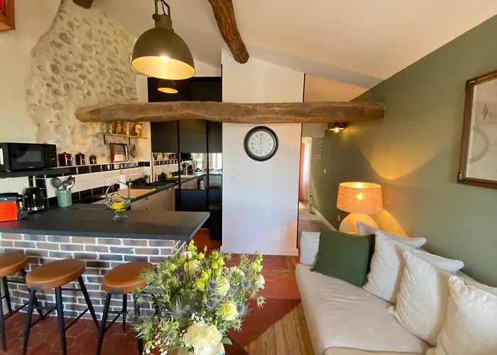 06By2 Beautiful Renovated Apartment With Terrace