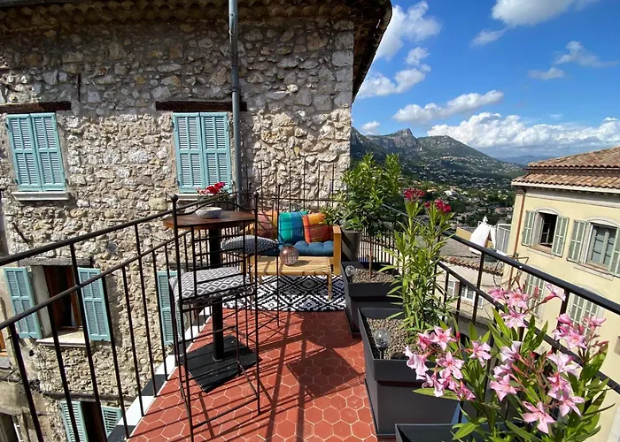 06By2 Beautiful Renovated Apartment With Terrace