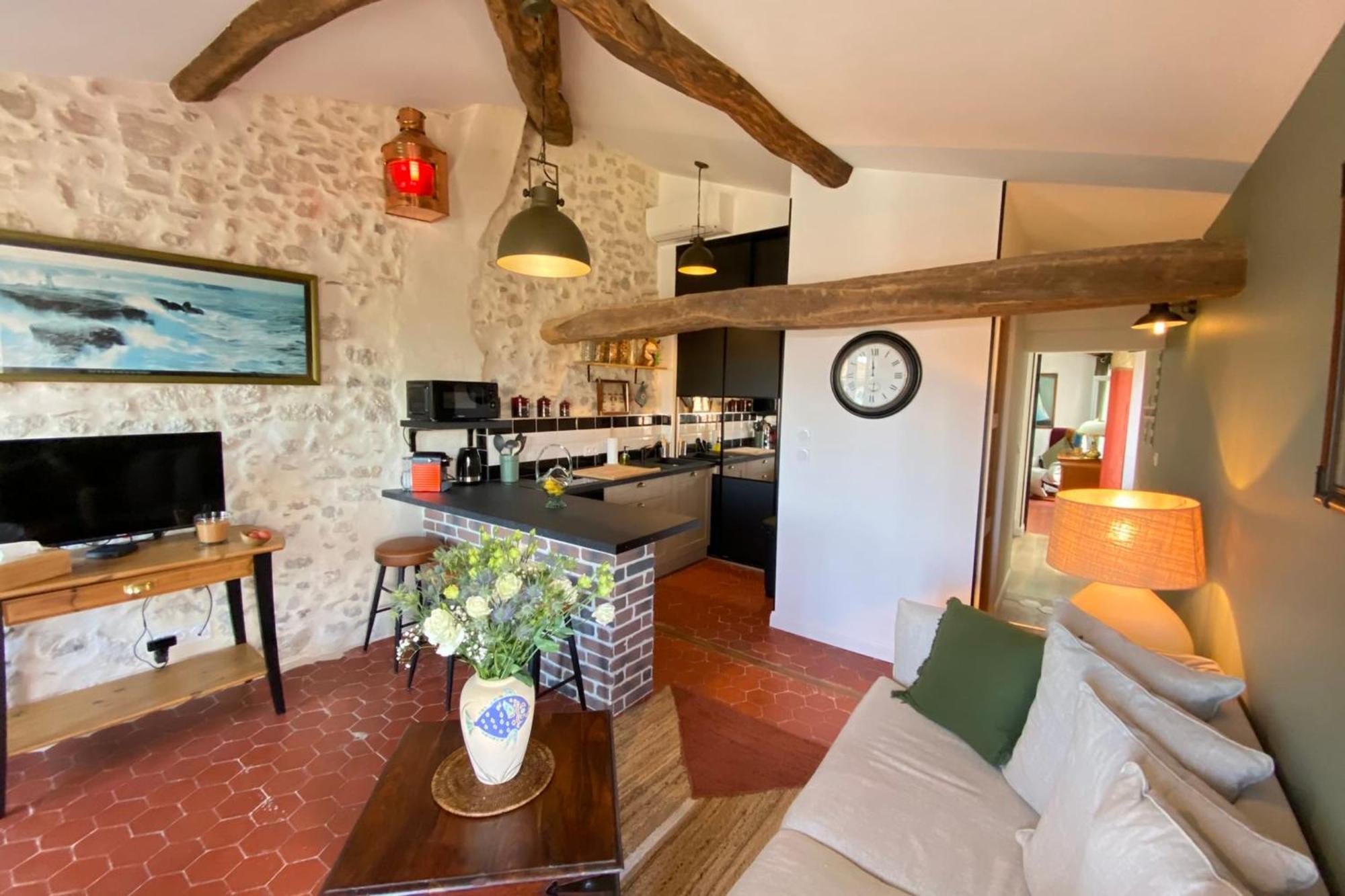 06by2 Beautiful Renovated With Terrace *