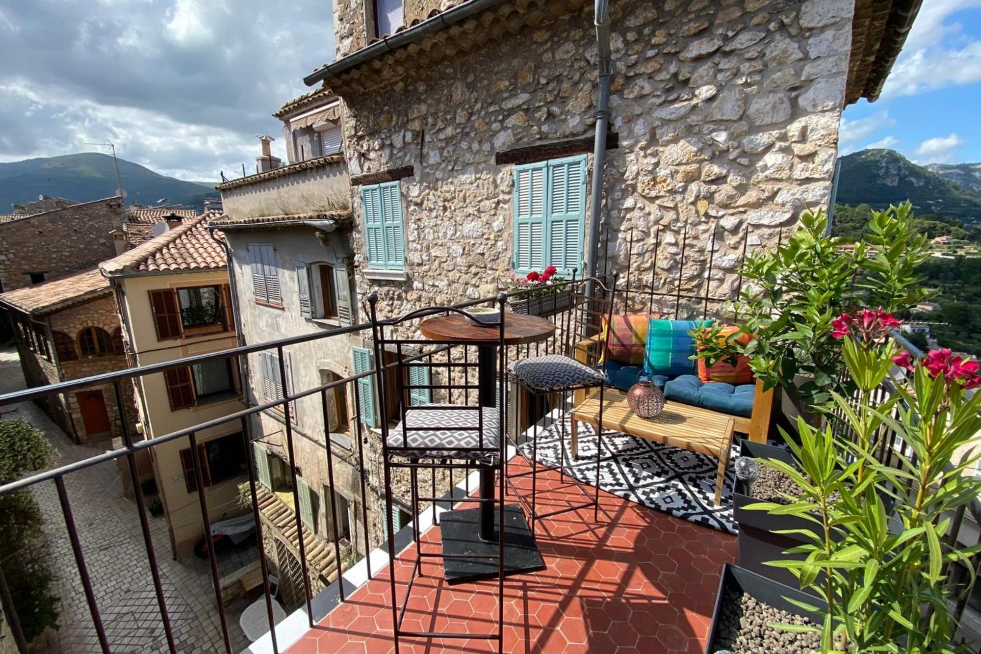 06by2 Beautiful Renovated With Terrace Apartment Vence