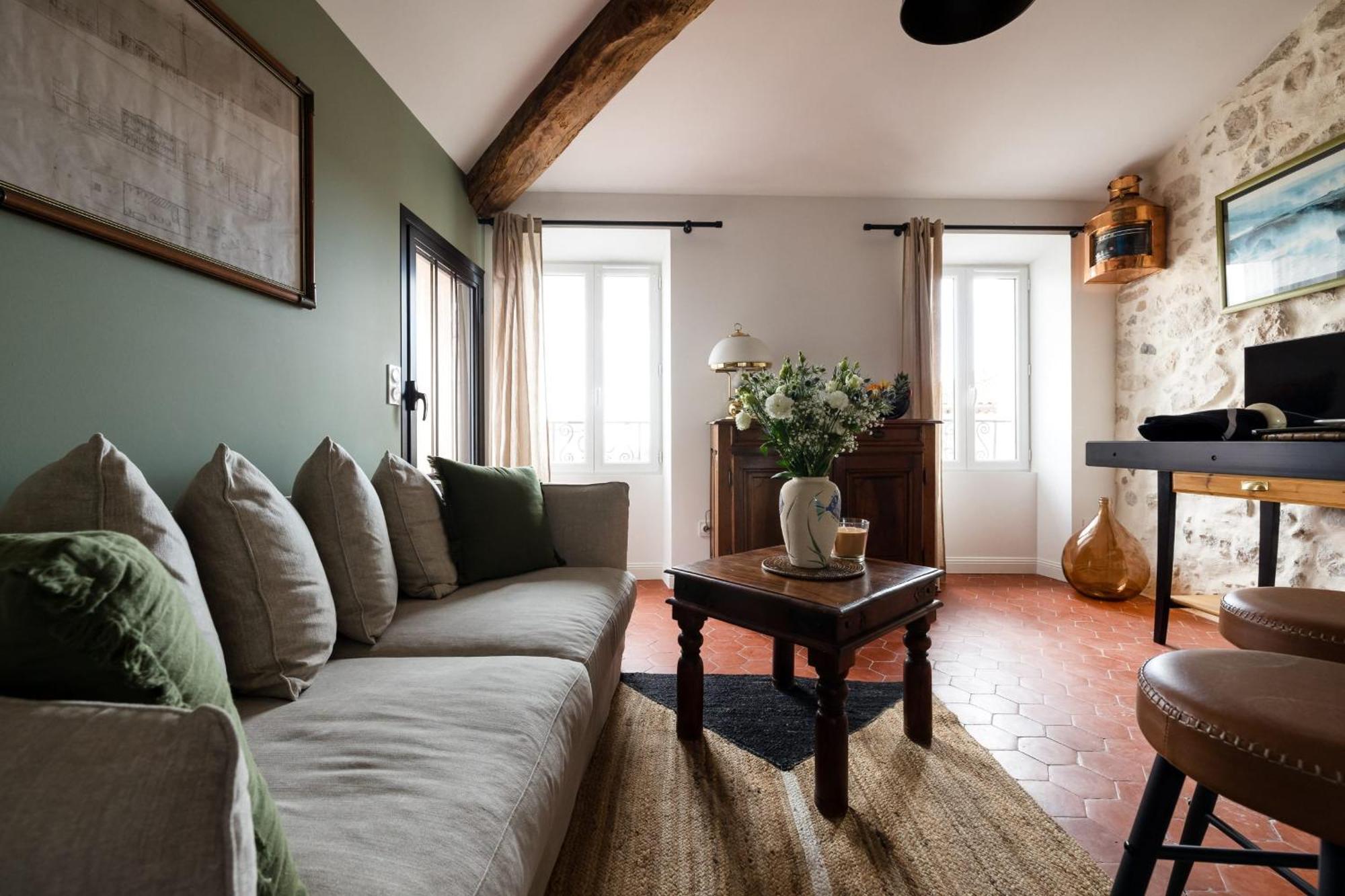 06by2 Beautiful Renovated With Terrace Apartment Vence