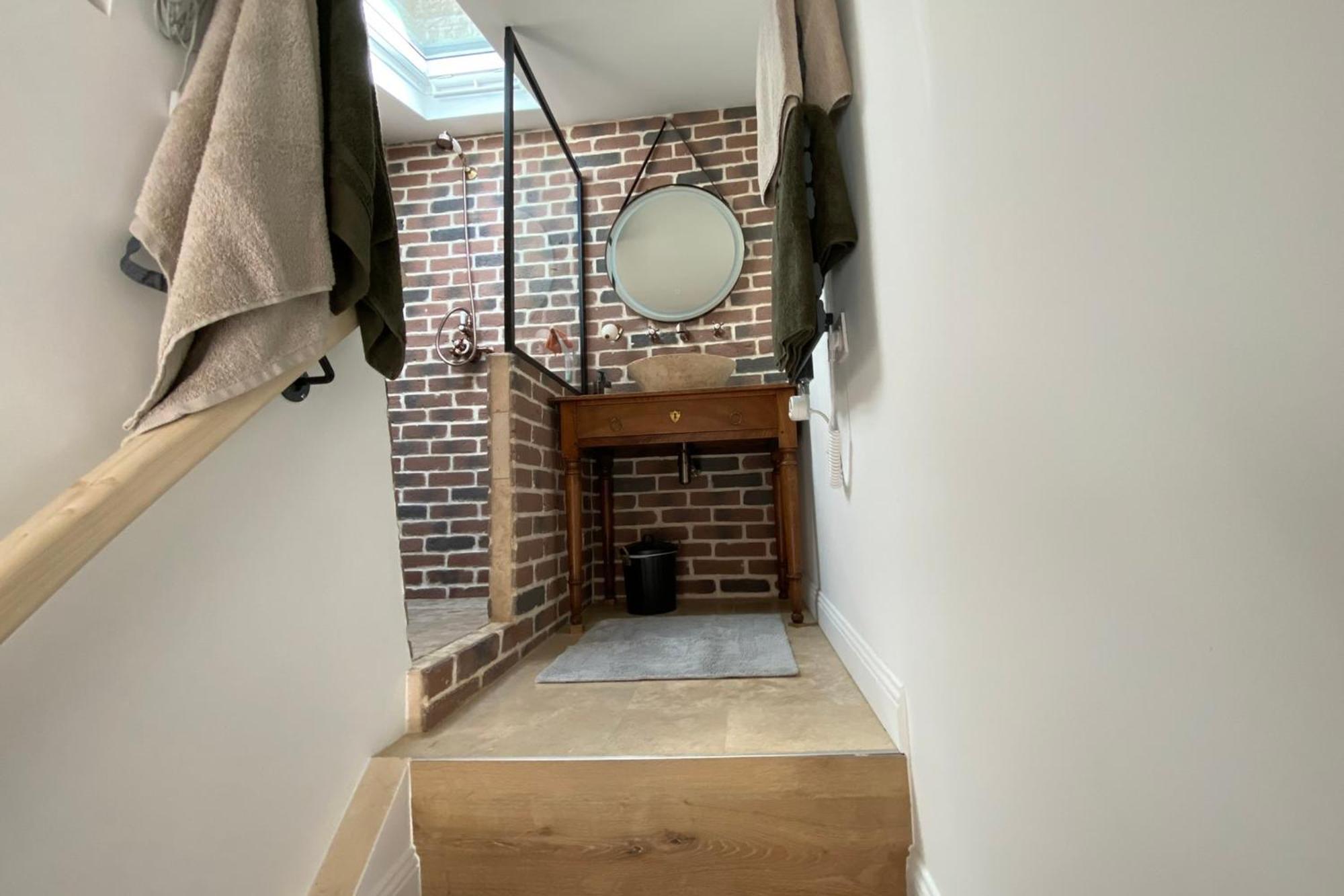 06by2 Beautiful Renovated With Terrace *