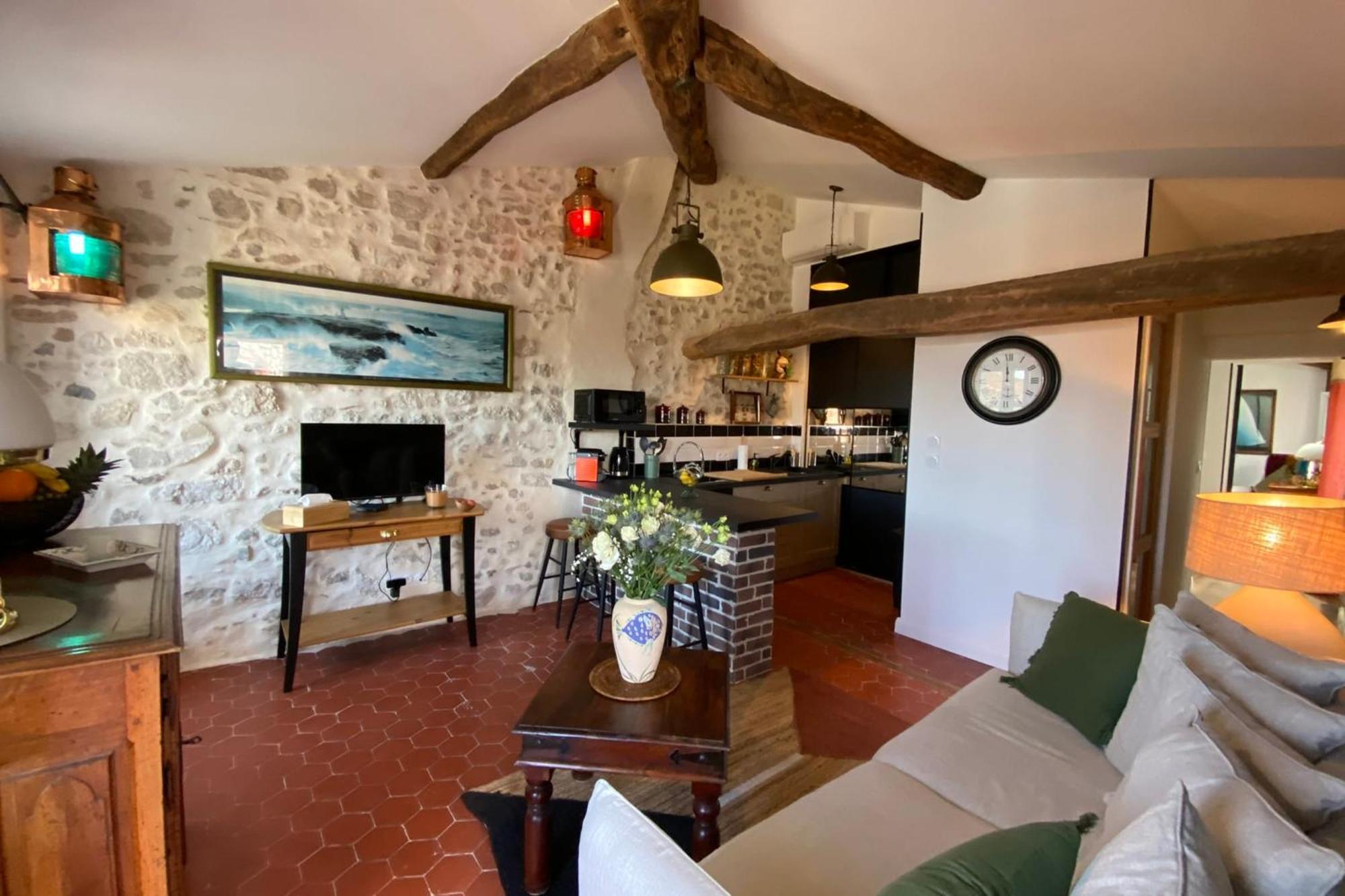 06by2 Beautiful Renovated With Terrace *