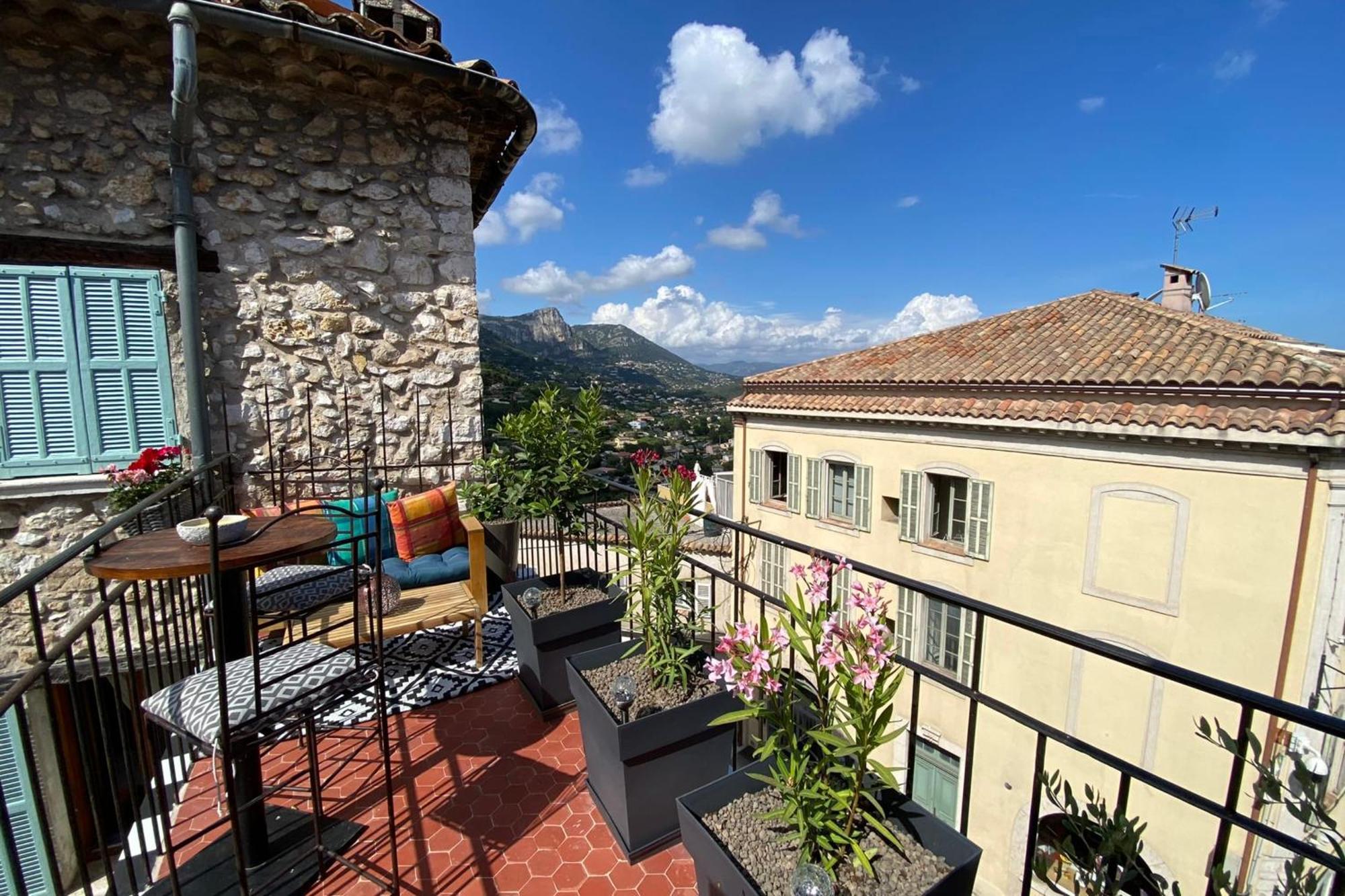 06by2 Beautiful Renovated With Terrace