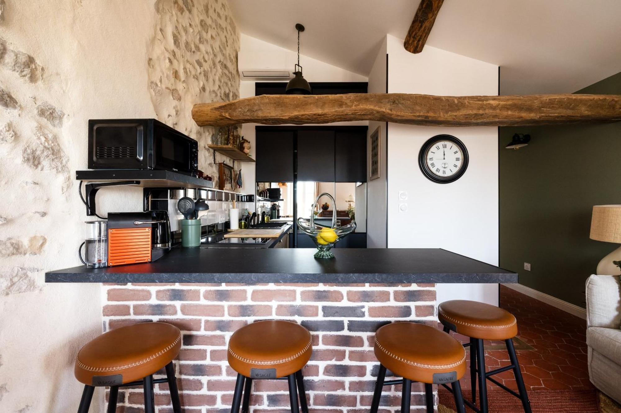 06by2 Beautiful Renovated With Terrace