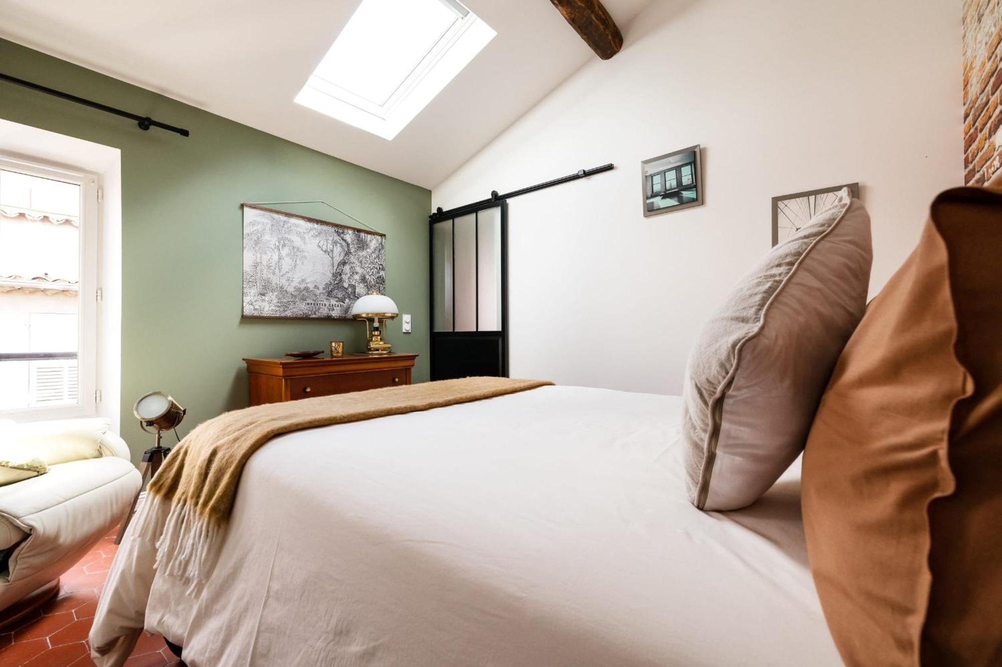 06by2 Beautiful Renovated With Terrace