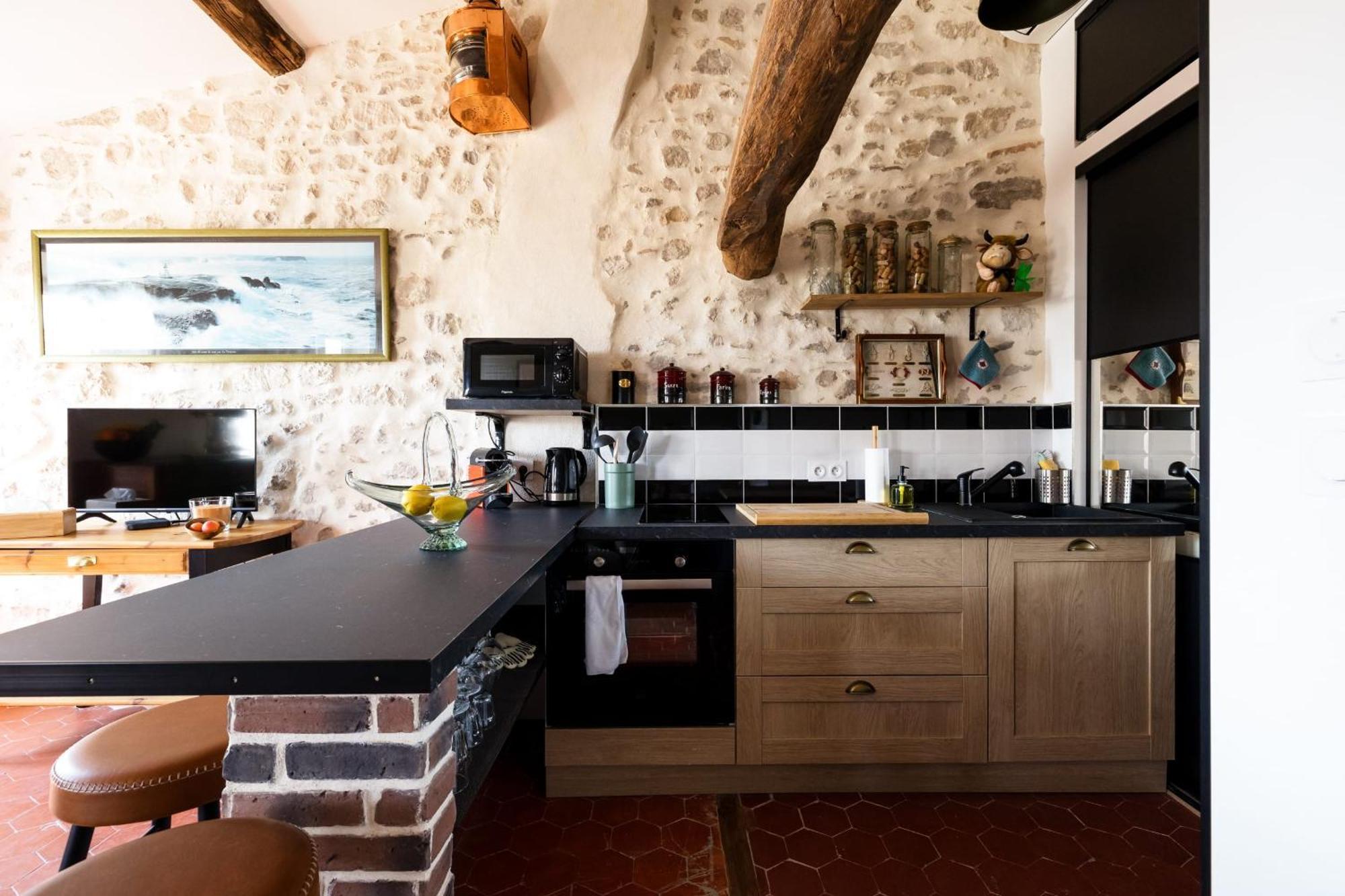06by2 Beautiful Renovated With Terrace Apartment