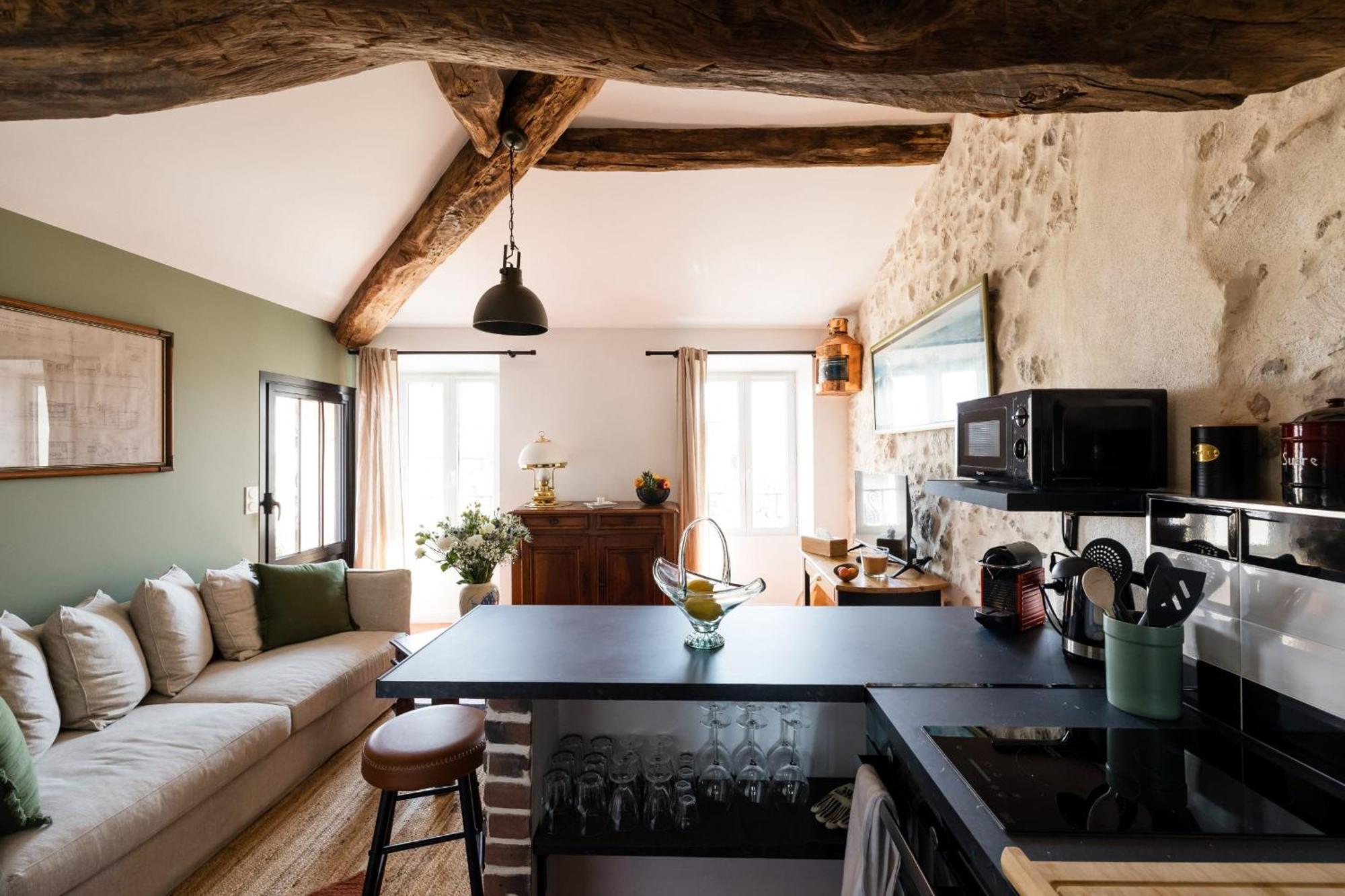06by2 Beautiful Renovated With Terrace